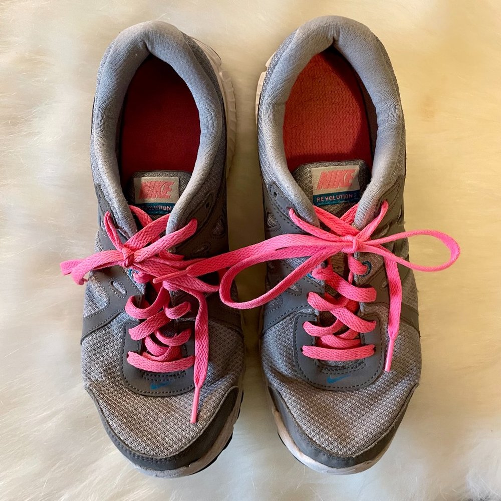 Women's Nike Revolution 2 sneakers size 10